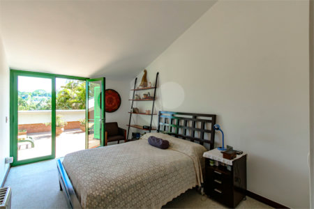 Casa à venda com 4 quartos, sendo 1 suíte,  em Jardim Leonor, São Paulo, SP