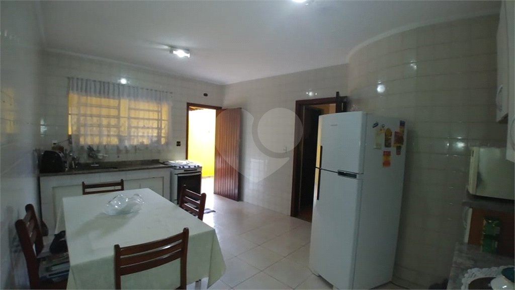Sobrado à venda com 3 quartos, sendo 1 suíte,  em Tremembé, São Paulo, SP
