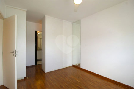 Apartamento à venda com 3 quartos, sendo 1 suíte,  em Vila Olímpia, São Paulo, SP