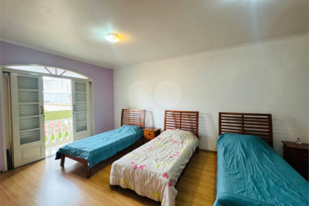 Casa à venda com 4 quartos, sendo 1 suíte,  em Vila Galvão, Guarulhos, SP
