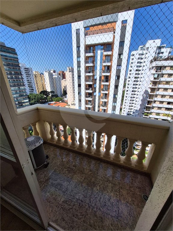 Apartamento para venda em Moema com 2 quartos, sendo 1 suíte, 1 vaga, 62 m²