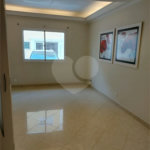 Sobrado á venda com 102m²- Vila Bertioga.