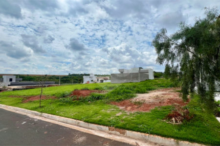 Lote à Venda – Condomínio Recanto do Sabiá