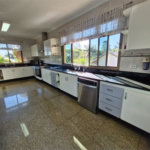 Casa à venda com 4 suítes no condomínio Villa Viana II, Cotia - SP