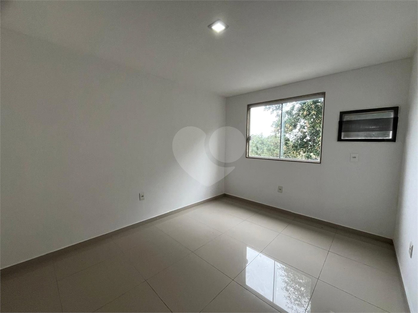 Casa à venda com 3 quartos, sendo 2 suítes, no condomínio Notting Hill - Campo Grande, Rio de Janeiro - RJ