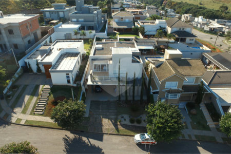 Casa à venda com 4 suítes no condomínio Figueira Gardn, Atibaia - SP