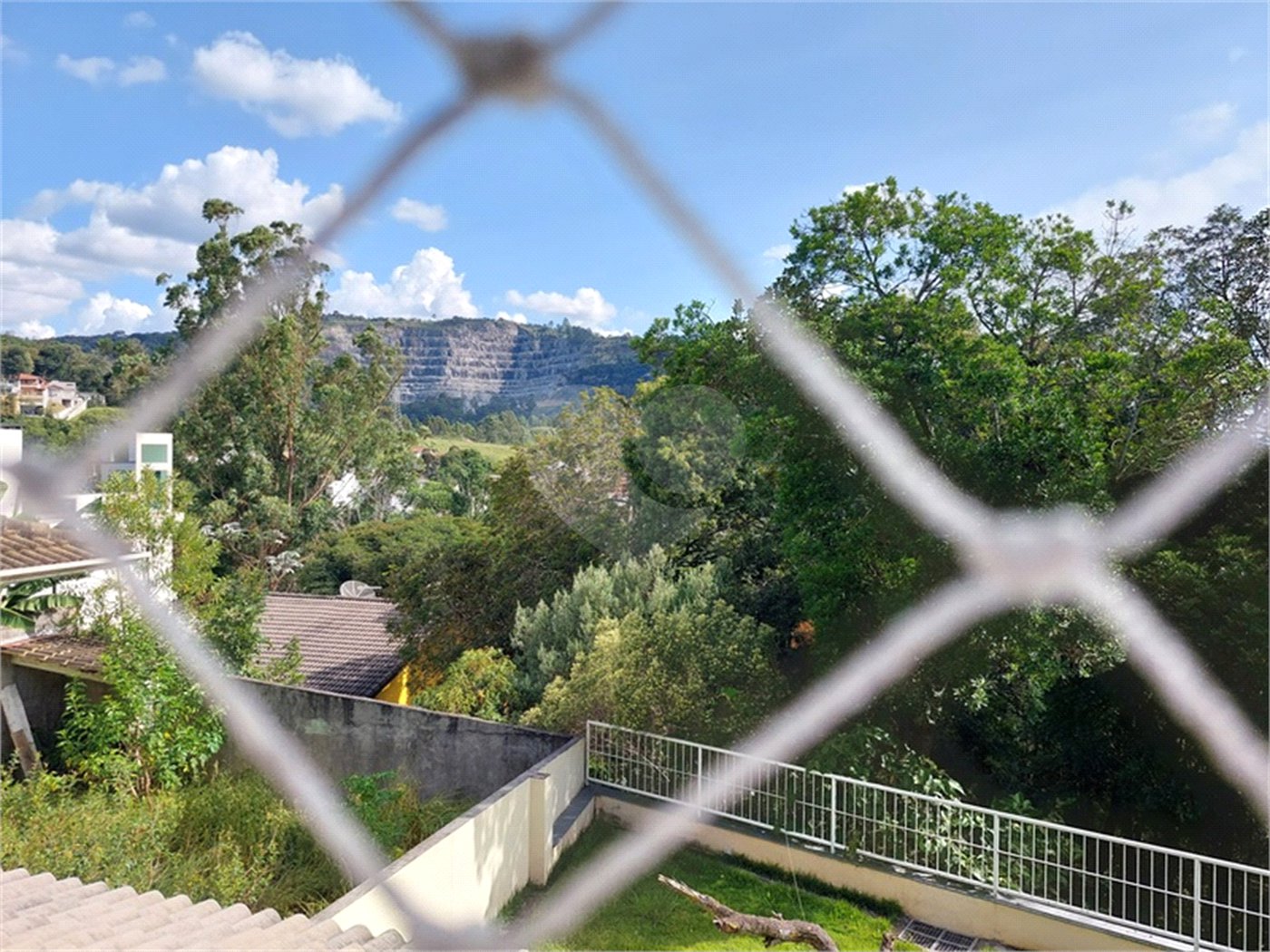Casa à venda com 3 quartos, sendo 1 suíte, em Barreiro, Mairiporã, SP