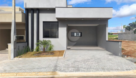 Casa à venda com 3 quartos, sendo 1 suíte, no condomínio Tivolli, Itapetininga - SP