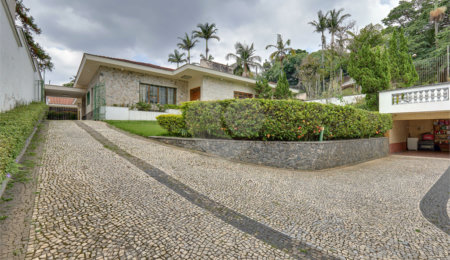 Casa Térrea à venda com 4 quartos, sendo 2 suítes,  em Alto da Boa Vista, São Paulo, SP
