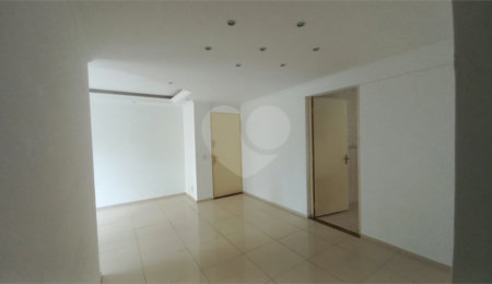 Apartamento à venda com 3 quartos em Jardim Londrina, São Paulo, SP