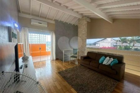 Casa à venda com 3 quartos, sendo 1 suíte, no condomínio Residencial Delle Stelle, Louveira - SP