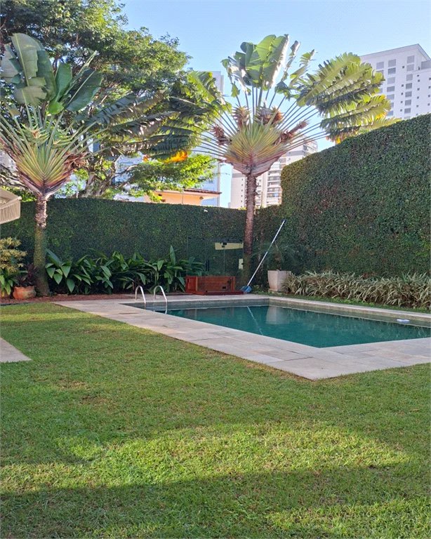 Casa à venda com 5 quartos, sendo 4 suítes, em Butantã, São Paulo, SP