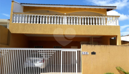 Sobrado à venda com 4 quartos, sendo 2 suítes,  em Jardim dos Pinheiros, Atibaia, SP
