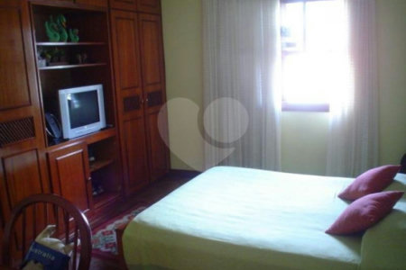 Sobrado à venda com 4 quartos, sendo 3 suítes, em Jardim São Bento, São Paulo, SP