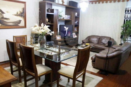 Casa à venda com 3 quartos, sendo 1 suíte, em Vila das Mercês, São Paulo, SP