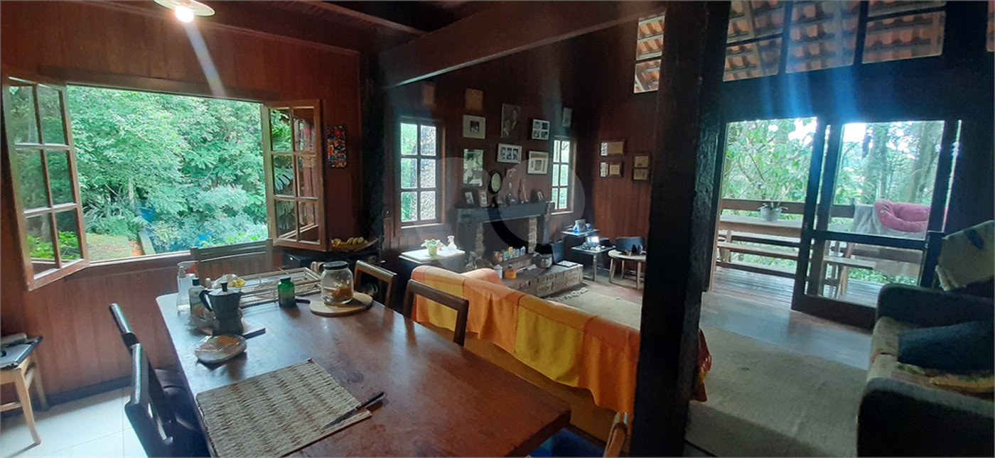 Casa à venda com 4 quartos, sendo 2 suítes, no condomínio Associação Reserva das Hortênsias, Mairiporã - SP