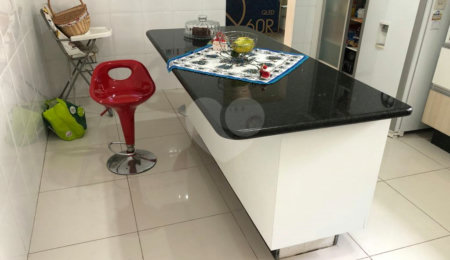 Casa à venda com 3 quartos, sendo 1 suíte,  no condomínio Parque Suiça, Caieiras - SP