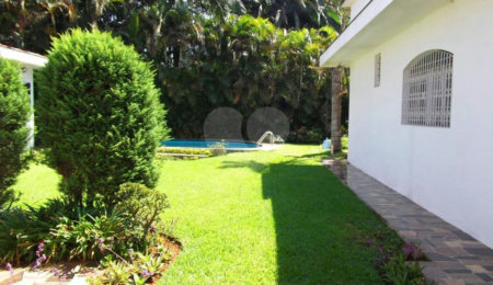 Casa Térrea à venda com 4 quartos, sendo 2 suítes,  em Interlagos, São Paulo, SP