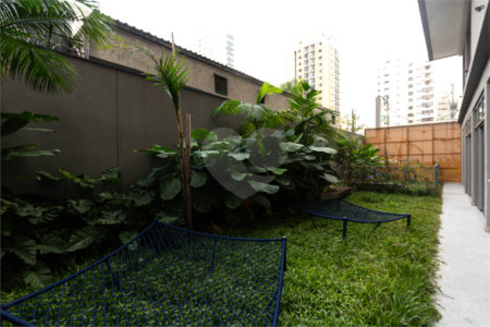 Apartamento à venda ou para alugar com 3 suítes em Moema, São Paulo, SP