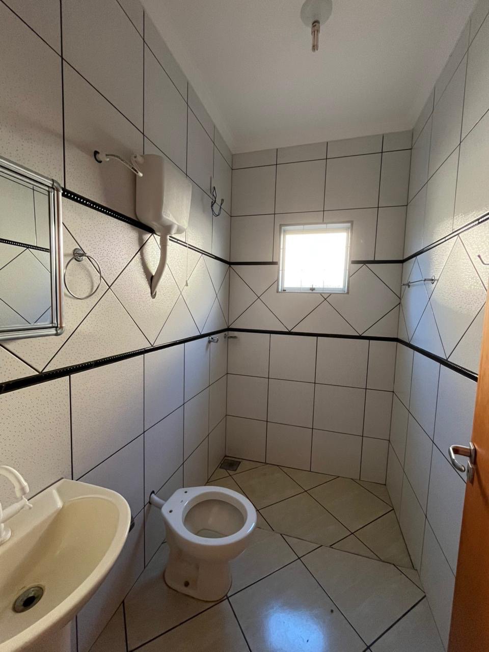 Casa à venda com 4 quartos, sendo 1 suíte,  em Jardim Maristela, Três Lagoas, MS