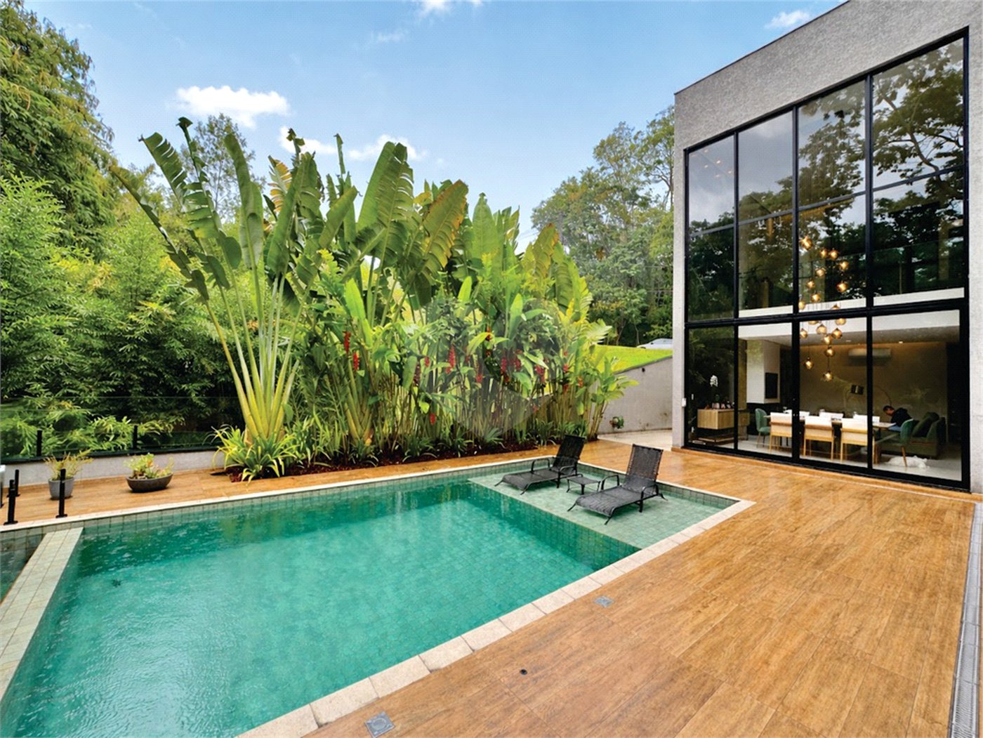 Casa à venda com 3 suítes no condomínio Reserva Santa Maria, Jandira - SP