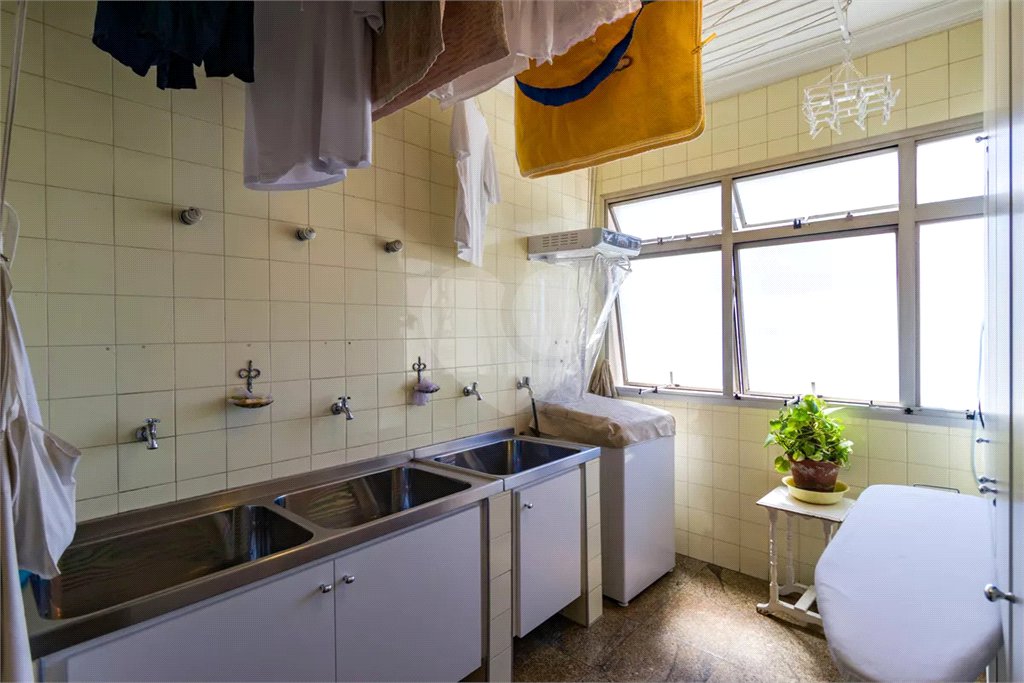 Apartamento à venda com 4 quartos, sendo 2 suítes, em Real Parque, São Paulo, SP