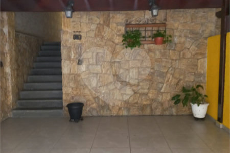 Sobrado à venda com 3 quartos em Jardim Marisa, São Paulo, SP
