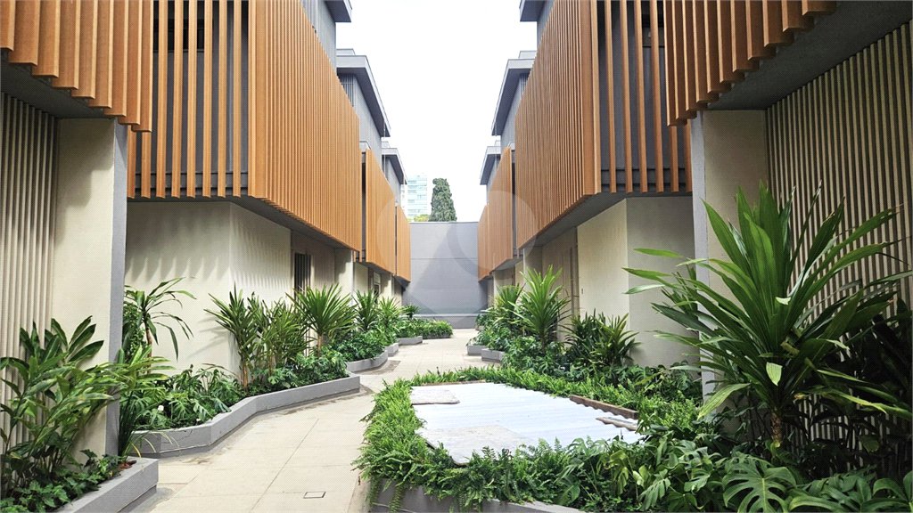 Casa à venda com 4 suítes no condomínio Plm 875, São Paulo - SP