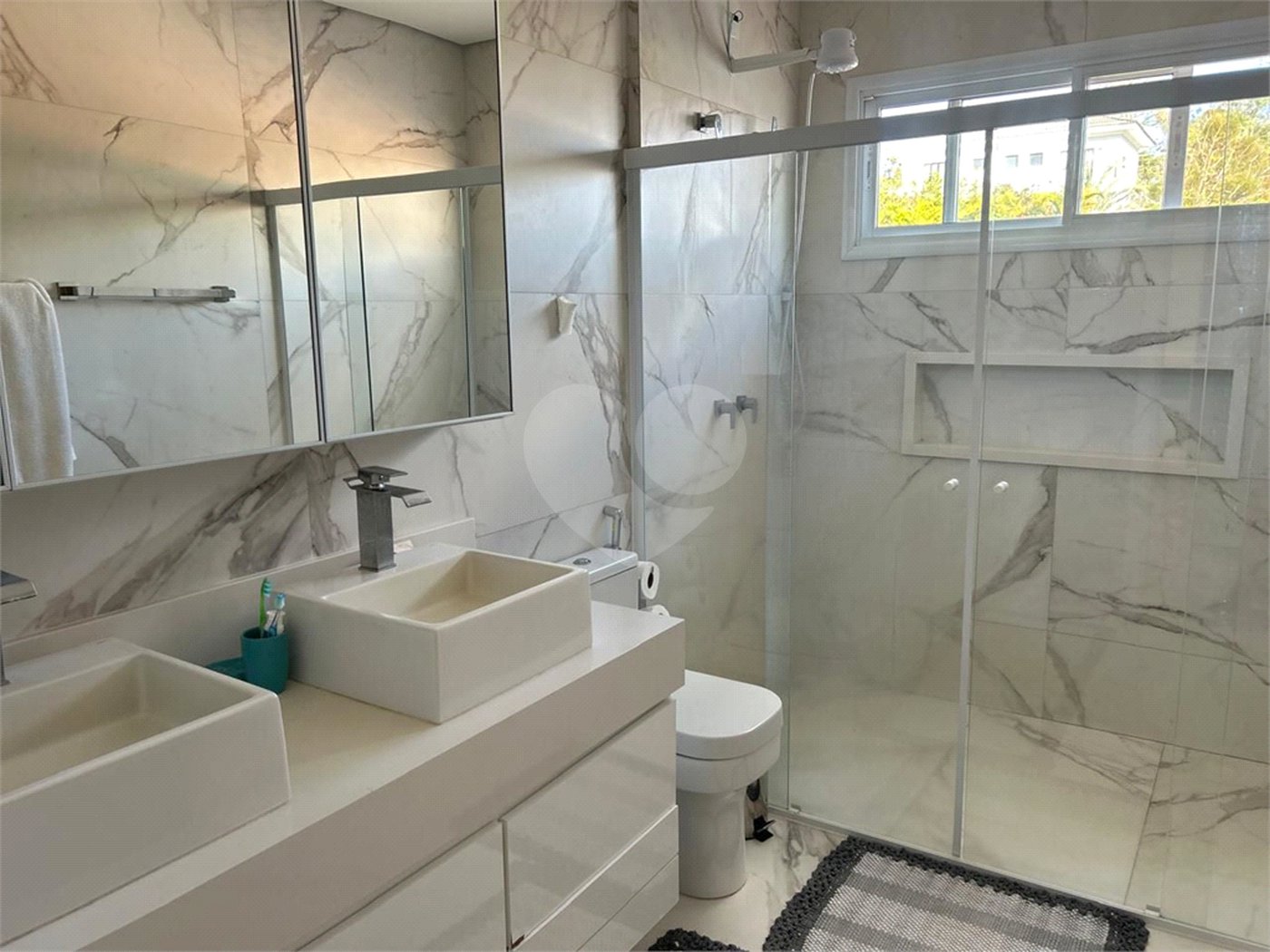 Casa à venda com 3 suítes no condomínio Terras de Lucas, Sorocaba - SP