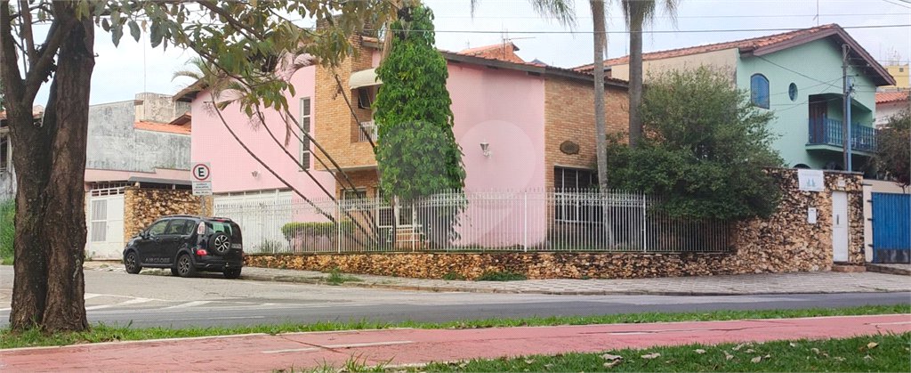 Sobrado à venda com 5 quartos, sendo 2 suítes, em Vila Trujillo, Sorocaba, SP