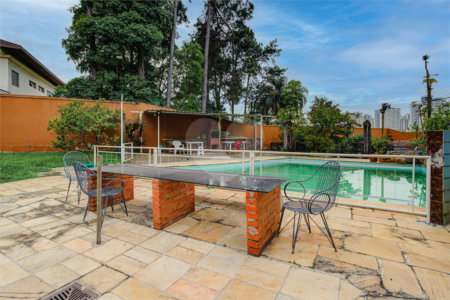 Sobrado à venda com 3 quartos, sendo 1 suíte, em Chácara Monte Alegre, São Paulo, SP