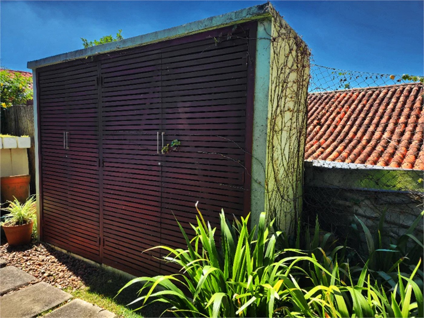 Casa à venda com 4 quartos, sendo 2 suítes, no condomínio Vila Nova de Gaia, São Paulo - SP