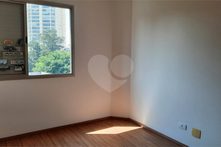Apartamento à venda com 3 quartos, sendo 1 suíte, em Jardim Marajoara, São Paulo, SP