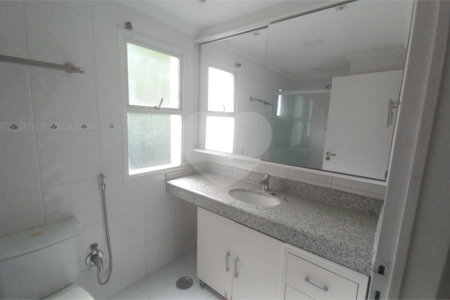 Apartamento à venda com 3 quartos, sendo 1 suíte,  em Vila Andrade, São Paulo, SP