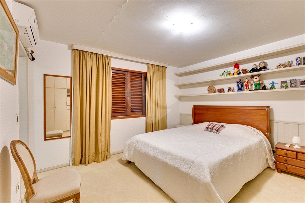 Sobrado à venda com 3 quartos, sendo 2 suítes,  em Alto da Boa Vista, São Paulo, SP