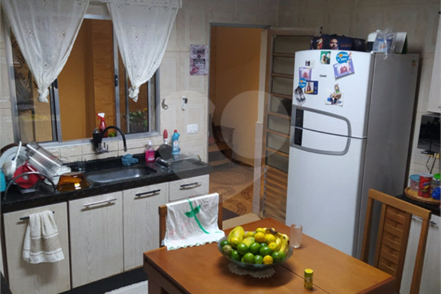 Sobrado à venda com 3 quartos, sendo 1 suíte, em Cidade Tiradentes, São Paulo, SP