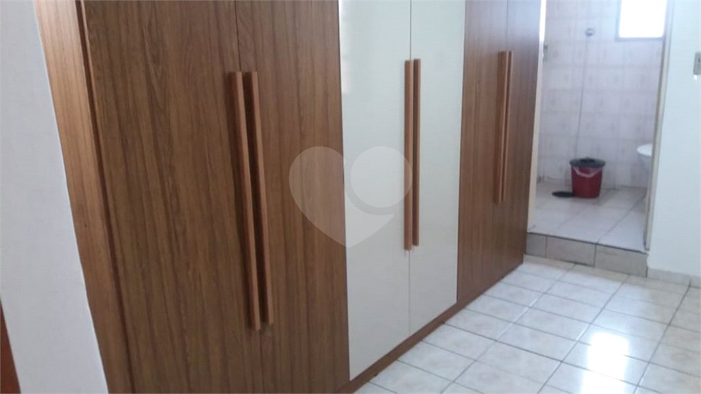 Sobrado à venda com 4 quartos em Jardim Guairaca, São Paulo, SP