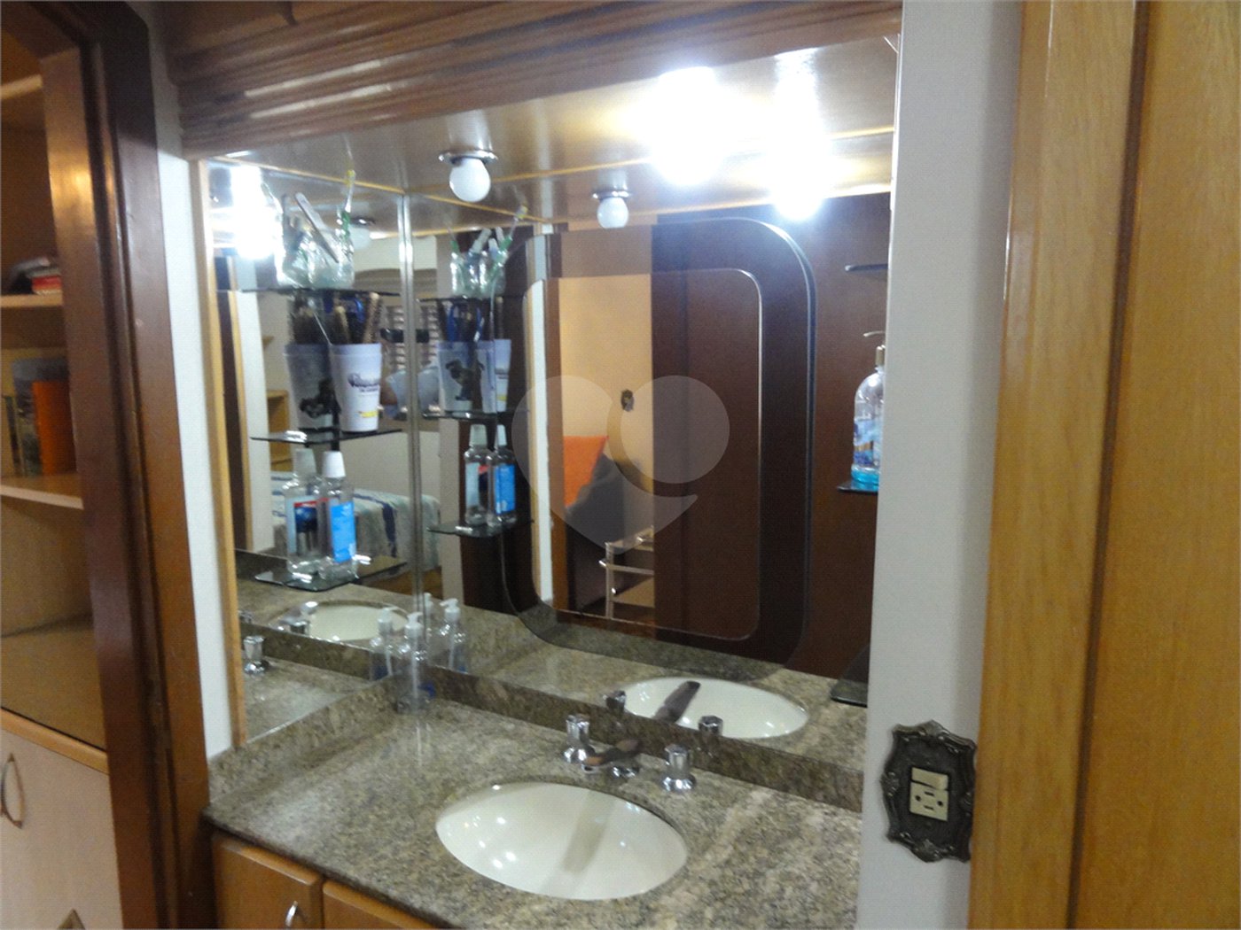Sobrado à venda com 6 quartos, sendo 4 suítes, em Tremembé, São Paulo, SP