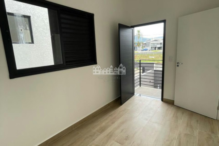 Casa à venda com 3 quartos, sendo 1 suíte, em Vila Petrópolis, Atibaia, SP