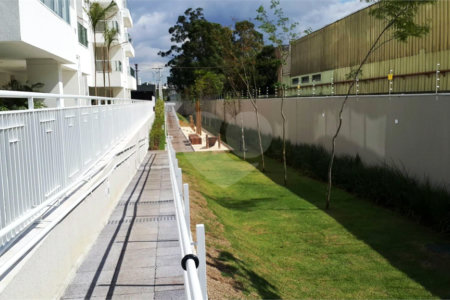 Apartamento à venda com 3 quartos, sendo 1 suíte,  em Vila Anastácio, São Paulo, SP