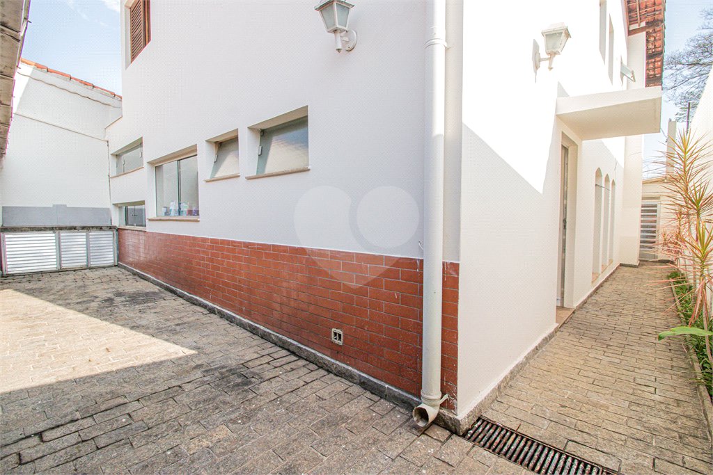 Sobrado à venda com 4 quartos, sendo 1 suíte, em Alto da Boa Vista, São Paulo, SP