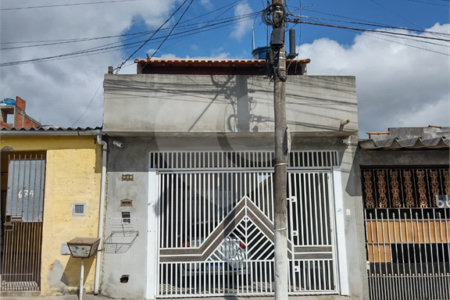 Sobrado à venda com 3 quartos em Parque Residencial Casa Branca, Suzano, SP