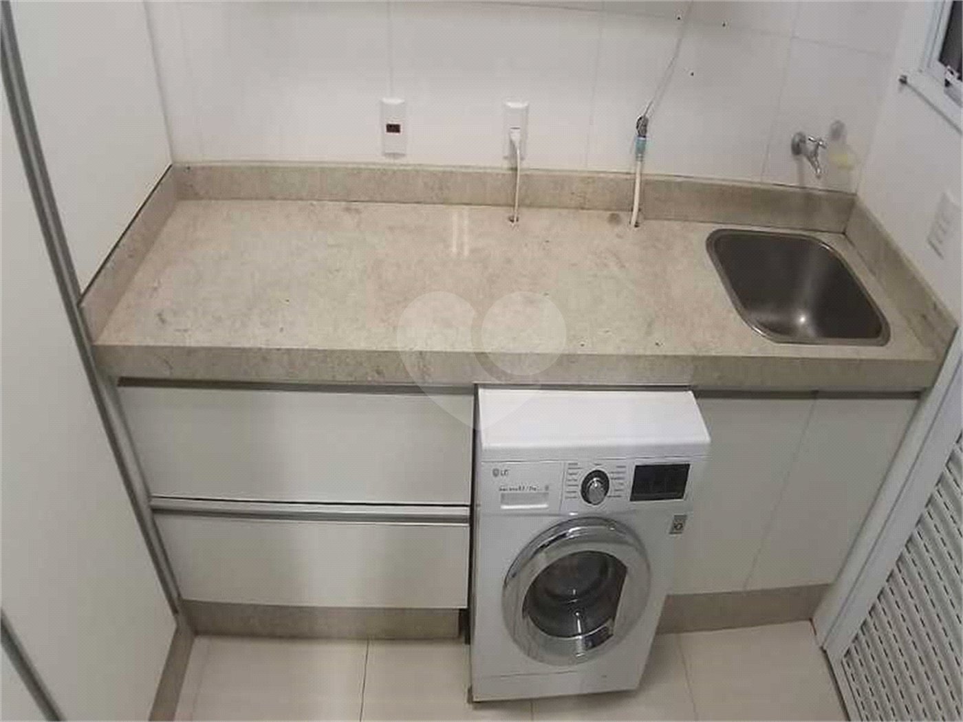 Casa à venda com 5 quartos, sendo 4 suítes, no condomínio Village Saint Charbel, Araçoiaba da Serra - SP