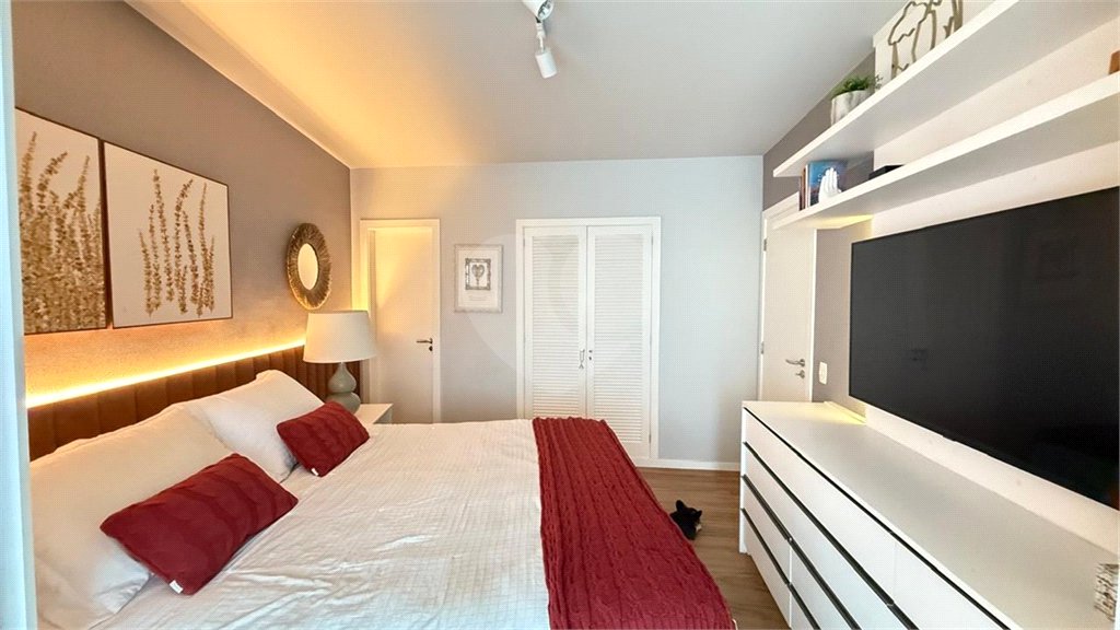 Apartamento à venda com 3 quartos, sendo 1 suíte, em Pitangueiras, Guarujá, SP
