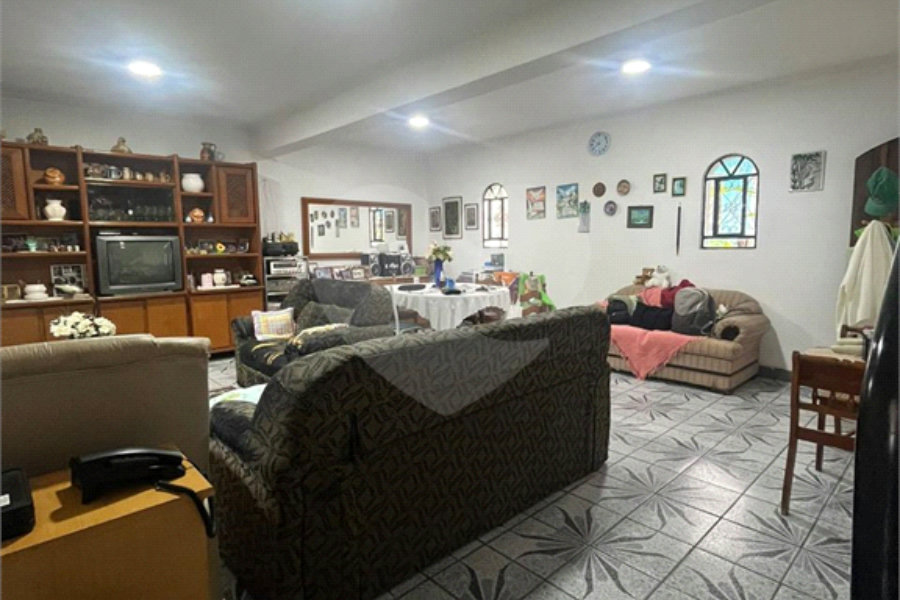 Sobrado à venda com 3 quartos, sendo 1 suíte, em Tremembé, São Paulo, SP