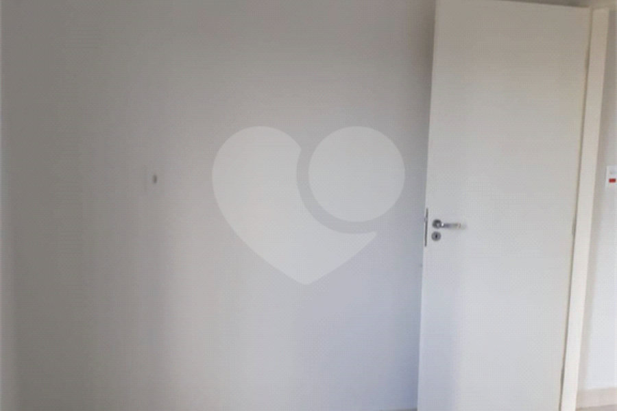 Sobrado à venda com 4 quartos, sendo 1 suíte, em Campo Limpo, São Paulo, SP