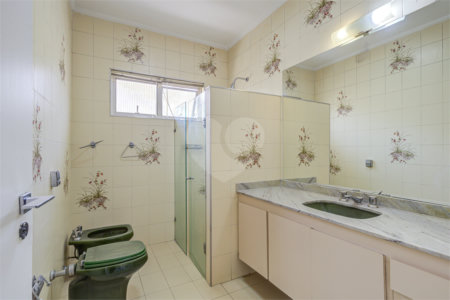 Sobrado à venda com 4 quartos, sendo 2 suítes,  em Brooklin, São Paulo, SP