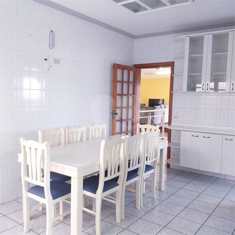 Casa à venda com 4 quartos, sendo 3 suítes, no condomínio Arujá 5, Arujá - SP