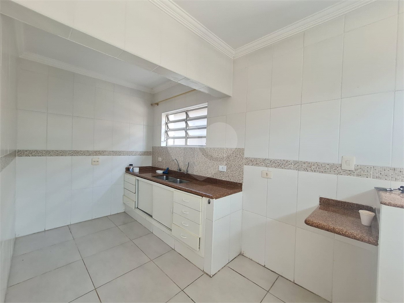 Sobrado à venda com 4 quartos, sendo 1 suíte,  em Interlagos, São Paulo, SP