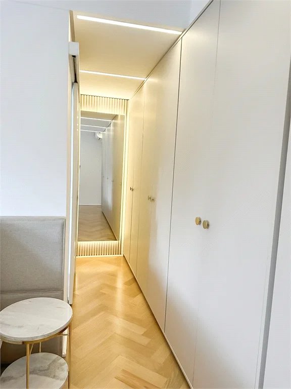 Apartamento à venda com 4 suítes em Vila Cordeiro, São Paulo, SP